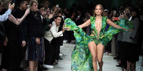 vestito versace jennifer lopez imitazione|Jennifer Lopez’s 17 Best Versace Looks .